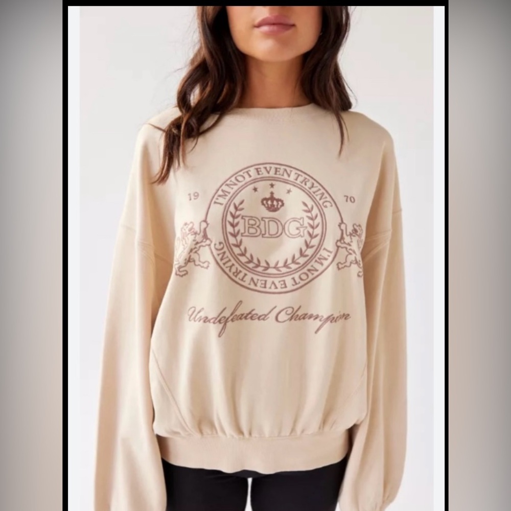 I m NOT EVEN TRYING UO BDG CREST Pullover Sweatshirt TAN Undefeated CHAMPION med